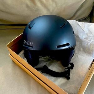 Women’s Smith Vida medium ski helmet